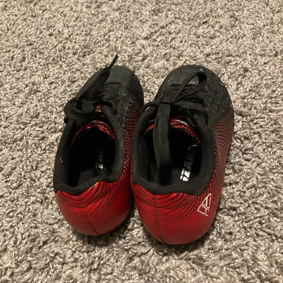 Vizari Kids Soccer Cleats Size 10.5 Black and red - Picture 4 of 5
